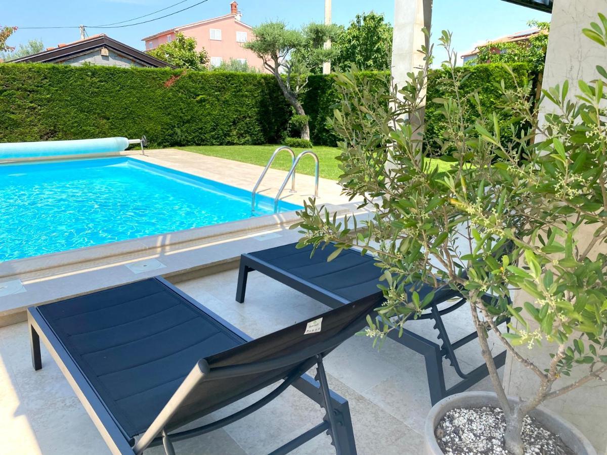 Villa Divina With Private Heated Pool Pula Bagian luar foto