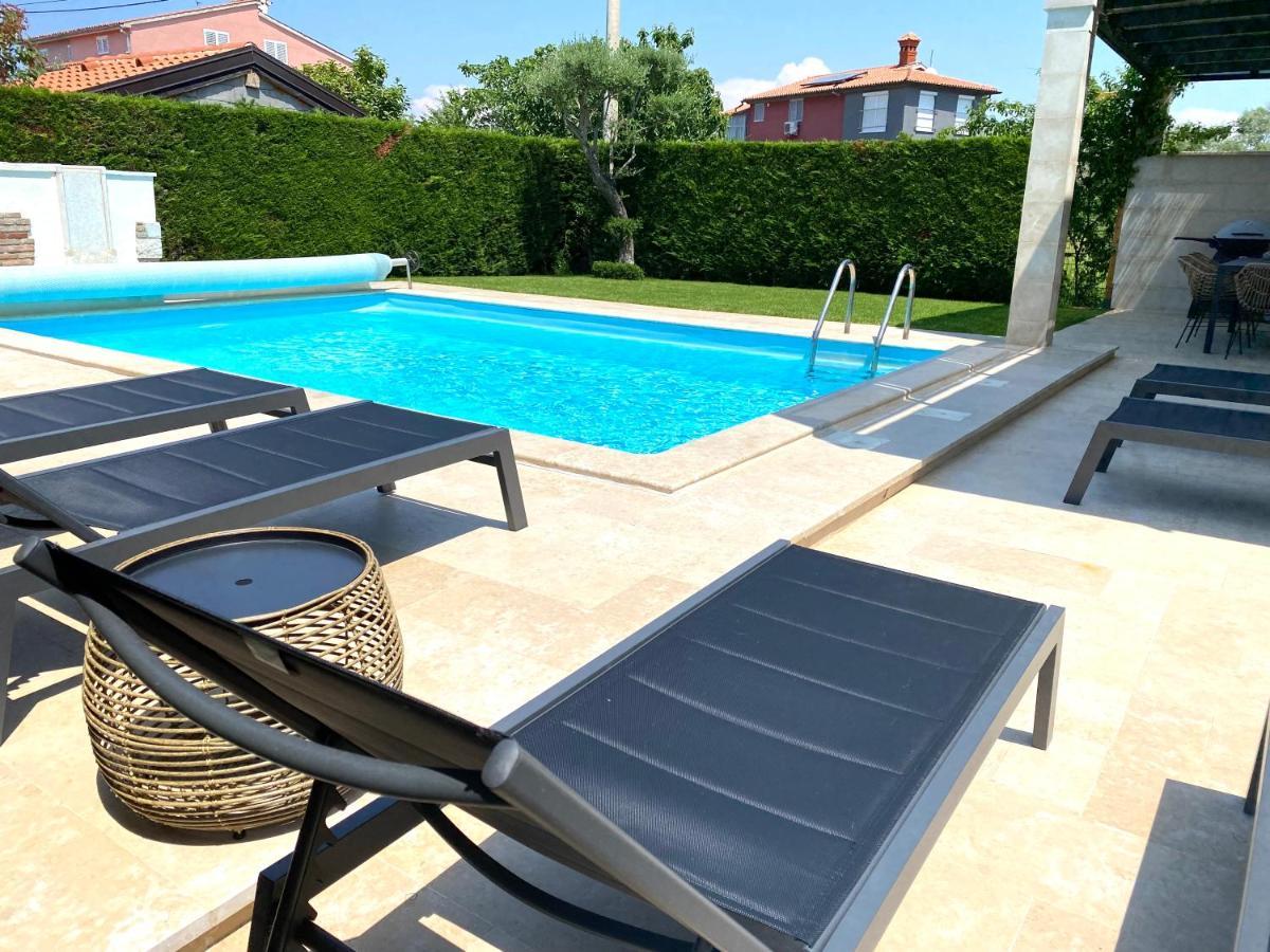 Villa Divina With Private Heated Pool Pula Bagian luar foto