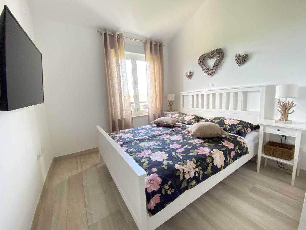 Villa Divina With Private Heated Pool Pula Bagian luar foto