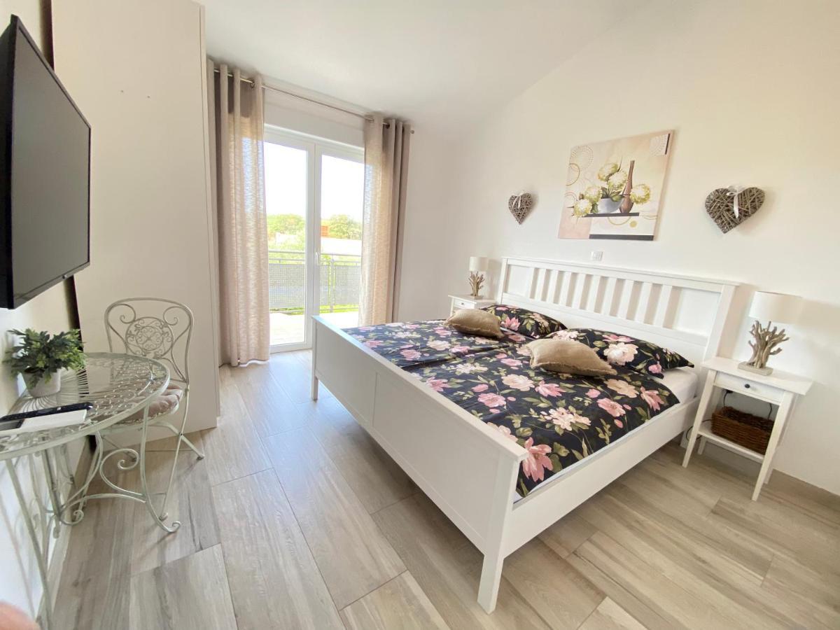 Villa Divina With Private Heated Pool Pula Bagian luar foto