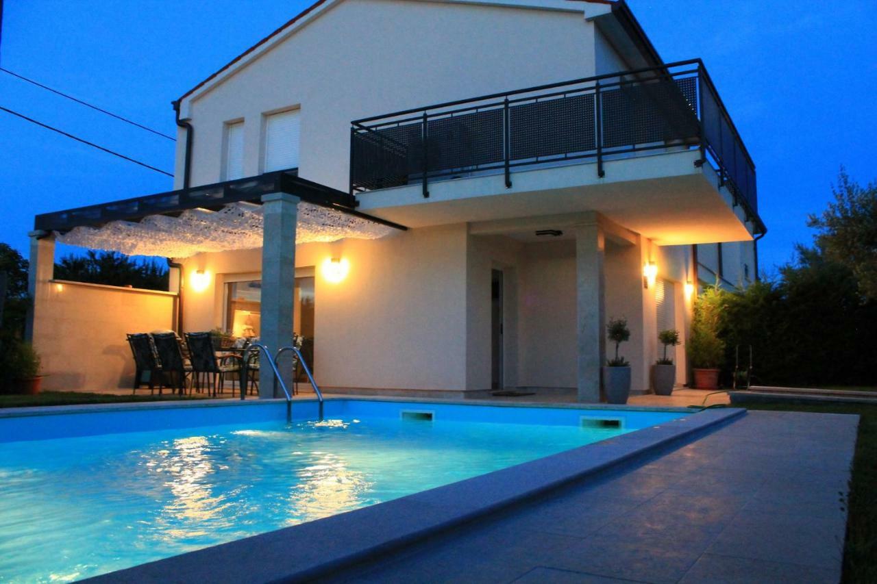 Villa Divina With Private Heated Pool Pula Bagian luar foto